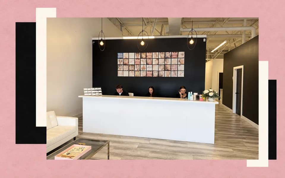 Beauty Lab’s Murray reception on a rose background with black and cream vertical bars.